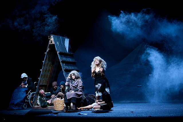 © Burgtheater/Reinhard Werner Szene aus "Der Alpenkönig und der Menschenfeind"