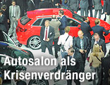 Viele Besucher beim Autosalon in Paris