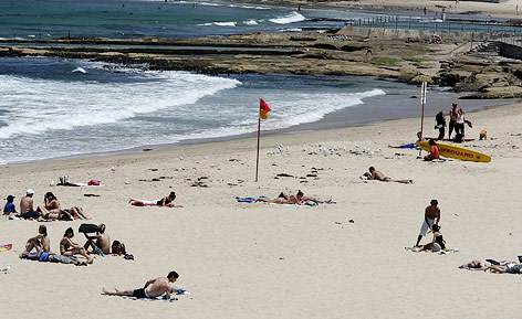 © AP/Bob Griffith Strand in Sydney