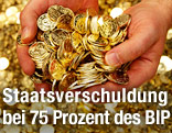 H&auml;nde halten Euro-M&uuml;nzen