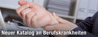 Hände reiben Sehnen