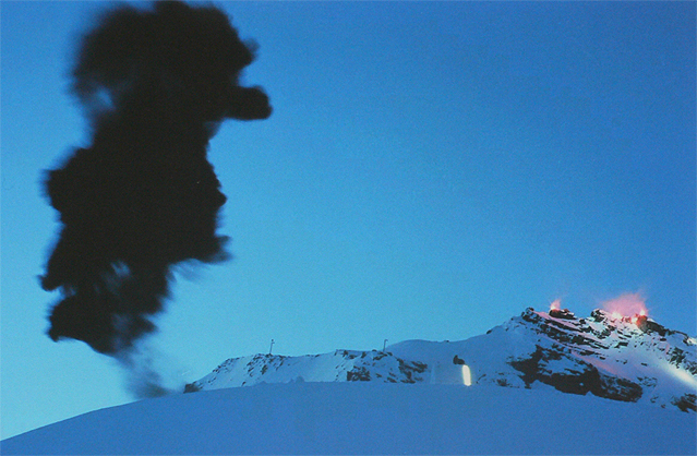 © Alpines Museum Gletscher-Event ‚Hannibal‘, Rettenbach-Gletscher, Ötztal, 2009 aus der Ausstellung "Intensivstationen. Alpenansichten von LoisHechenblaikner"
