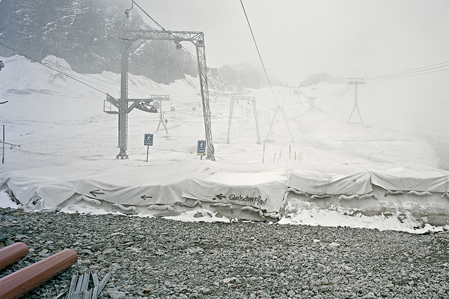 © Alpines Museum Gletscherpfad, Stubaier Gletscher, Stubaital, Juli 2010 aus der Ausstellung "Intensivstationen. Alpenansichten von LoisHechenblaikner"