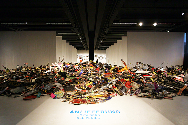 © Alpines Museum Skiernte Wintersaison 2011 aus der Ausstellung "Intensivstationen. Alpenansichten von Lois Hechenblaikner"