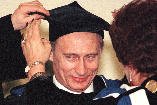 © AP/Dmitry Lovetsky Russlands Präsident Putin bei der Verleihung des Ehrendoktorats