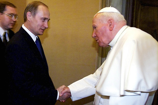 © AP/Paul Hanna, POOL, file Präsident Putin mit Papst Johannes Paul II.