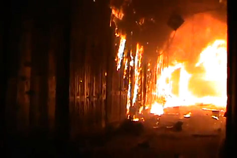 © AP/Shaam News Network SNN via AP video Feuer wütet im Marktgebiet in Aleppo