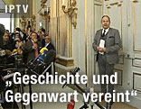 Der Sprecher der Jury, Peter Englund, bei der Verlesung des Preisträgers