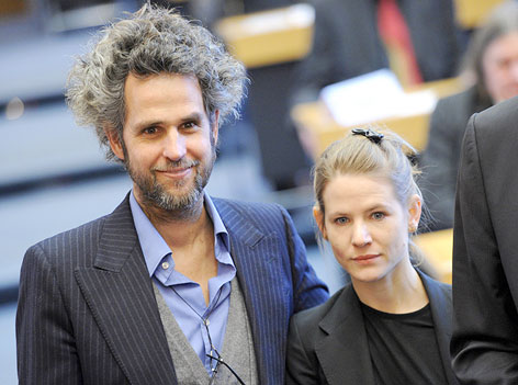 © APA/dpa/Julian Stratenschulte Archivaufnahme von Christoph Schlingensief mit seiner Ehefrau