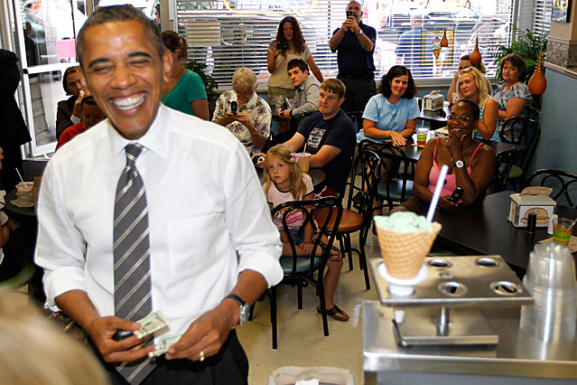 US-Präsident Barack Obama kauft sich ein Eis