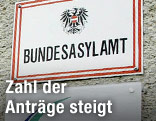 Schild "Bundesasylamt" in Traiskirchen