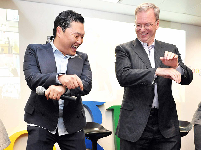 Musiker Psy performt mit Google-Chef Eric Schmidt "Gangnam Style"