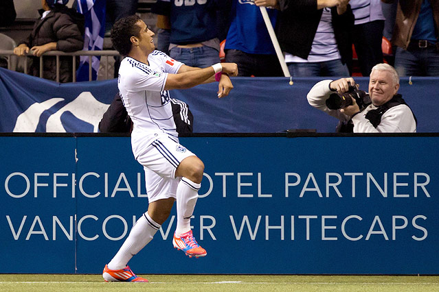 Fußballer Camilo Sanvezzo (Vancouver Whitecaps) tanzt "Gangnam Style"
