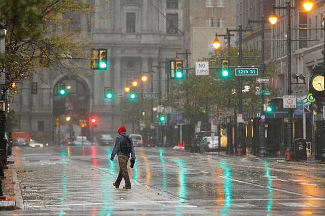 © Reuters/Tim Shaffer Fast menschenleere Straße in Philadelphia