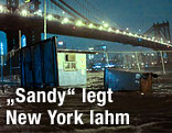 Flut unter Manhattan Bridge