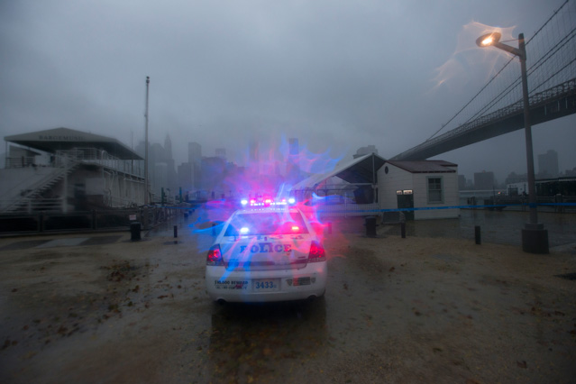 Polizei am Ufer von Brooklyn