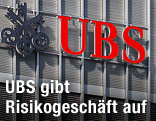 Logo der UBS an einer Au&szlig;enfassade