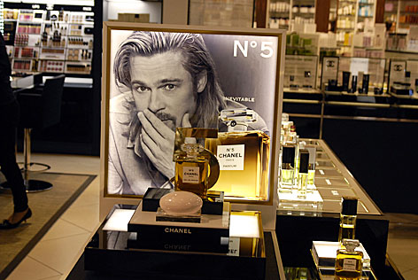Brad Bitt auf einem Plakat für Chanel No. 5