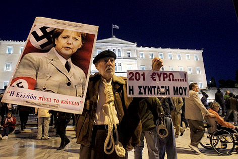 © APA/EPA/ANA-MPA/Orestis Panagiotou Demonstrant vor dem griechischen Parlament in Athen