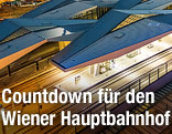 Luftaufnahme des Wiener Hauptbahnhofs in der Dämmerung