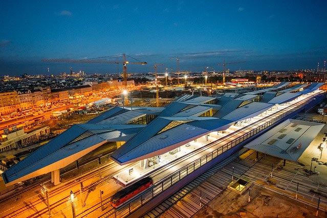 © ORF.at/Christian Öser Luftaufnahme des Wiener Hauptbahnhofs in der Dämmerung