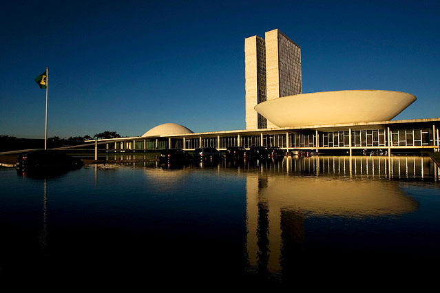 © AP/Eraldo Peres National Congress in Brasilia von Oscar Niemeyer