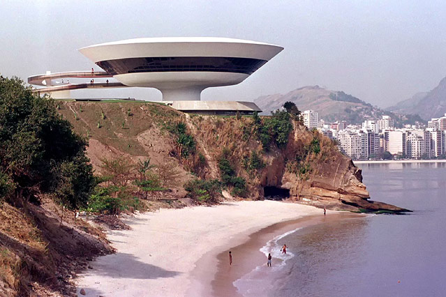 © Reuters/Gregg Newton Contemporary Art Museum in Boa Viagem Beach in Niteroi