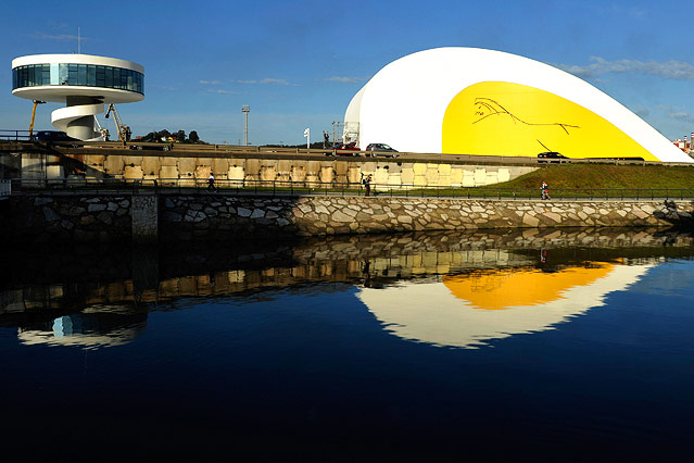 © Reuters/Eloy Alonso Auditorium des Niemeyer Center in Aviles