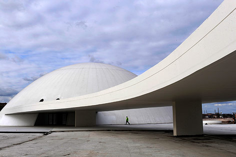 © Reuters/Eloy Alonso Dom im Niemeyer Center in Aviles