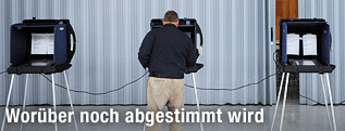 US-Bürger bei seiner Stimmabgabe