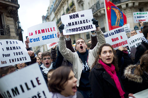 Demonstranten mit Plakaten