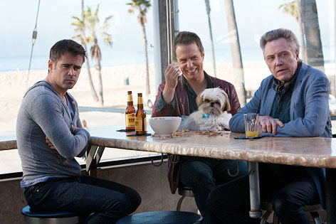 © Luna Filmverleih Szene aus dem Film Seven Psychopaths zeigt Colin Farrell, Sam Rockwell, den Hund Bonny the ShihTzu und Christopher Walken