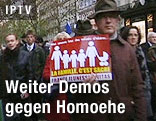 Demonstranten mit Plakaten