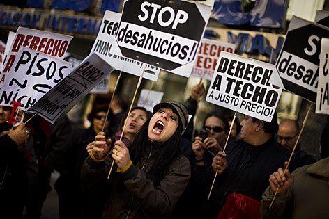 © AP/Daniel Ochoa de Olza Demonstation gegen Zwangsräumungen