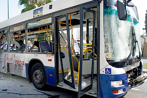 © Reuters/Nir Elias Zerstörter Bus in Tel Aviv