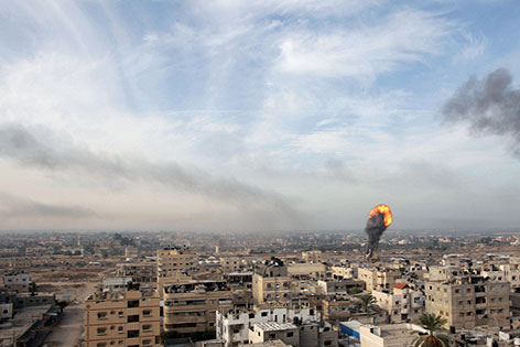© Reuters/Ibraheem Abu Mustafa Rauchsäule über Gaza