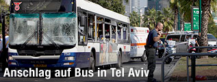 Zerstörter Bus in Tel Aviv