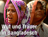 Trauernde Frau in Bangladesch