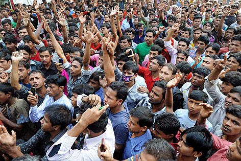 © AP Menschen protestieren in Bangladesch