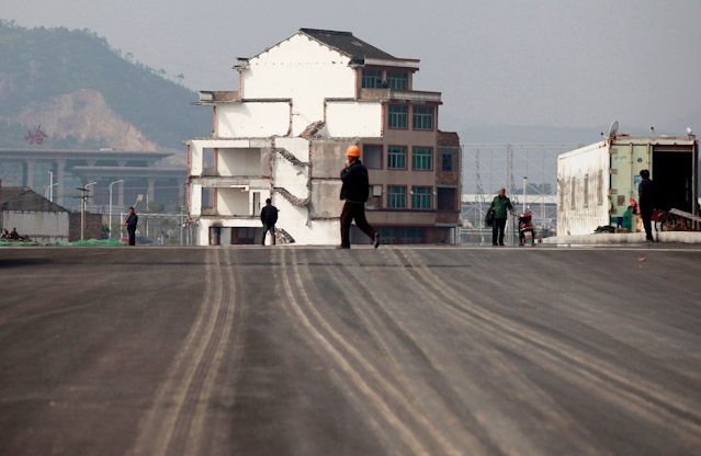 © Reuters/Aly Song Haus auf Schnellstraße in China