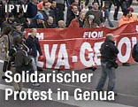 Arbeiter des Stahlkonzerns ILVA mit Protestplakaten