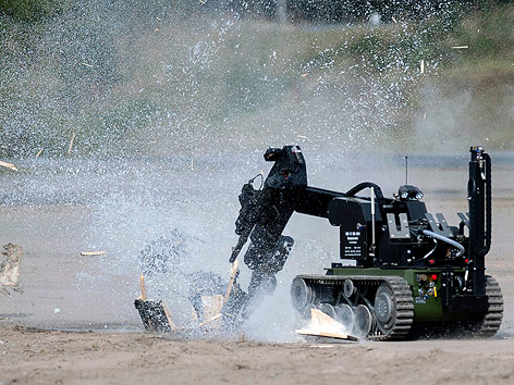© Reuters/Morris MacMatzen Roboter entschärft Testbombe