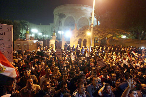 Massendemonstration vor dem Präsidentenpalast in Kairo