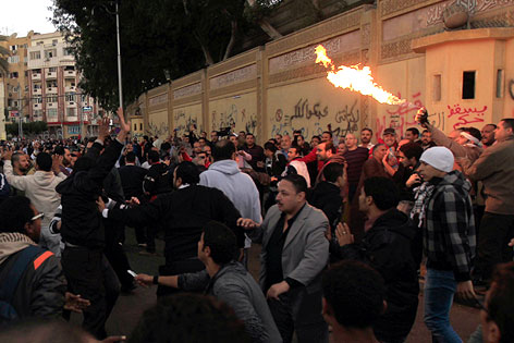 © Reuters/Mohamed Abd El Ghany Gewaltsame Zusammenstöße bei Protesten in Kairo