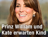 Kate, die Herzogin von Cambridge, lächelt