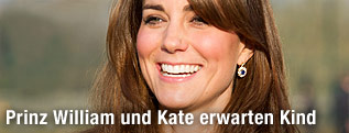 Kate, die Herzogin von Cambridge, lächelt
