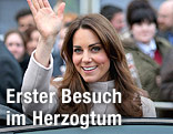 Kate, die Herzogin von Cambridge, winkt