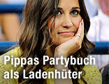 Pippa Middleton stützt die Hand ins Gesicht