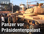 Panzer vor dem Präsidentenpalast in Kairo
