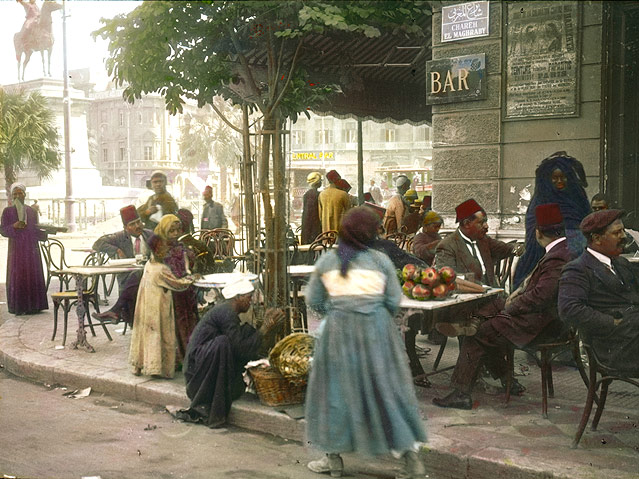 © Österreichisches Volkshochschularchiv Platz in Kairo mit einem Kaffeehaus